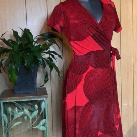 shift julie kramer Dresses & Skirts - JULIE KRAMER “SHIFT” wrap dress geometric print